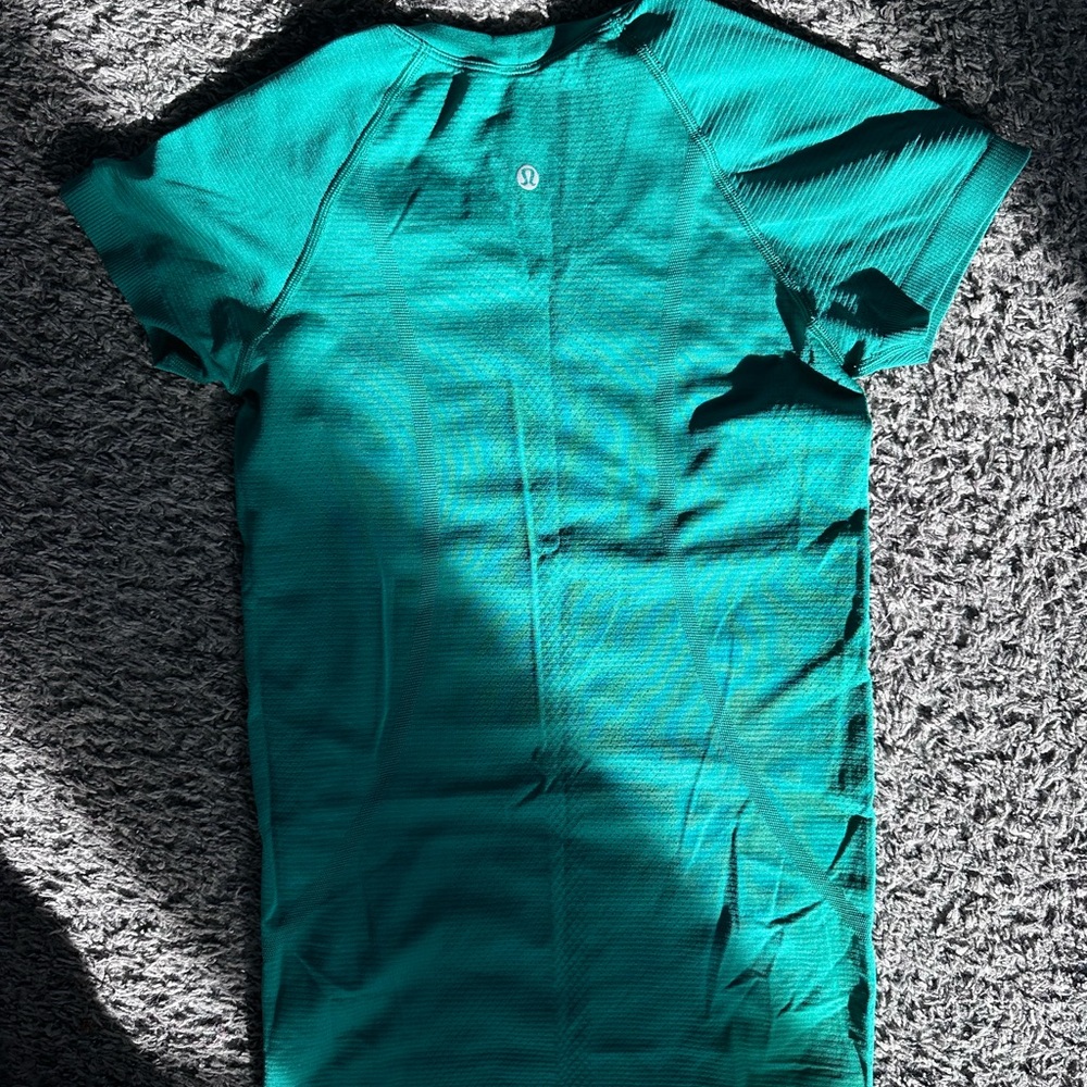 Lululemon Green Short Sleeve Top – Size 2